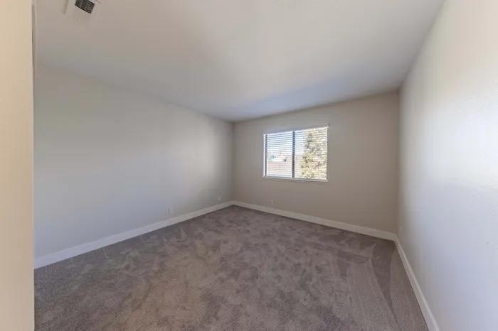 Spacious bedroom with ensuite bedroom