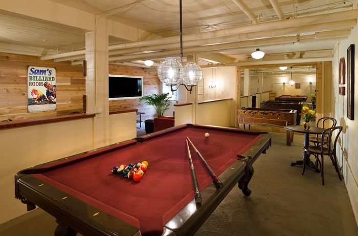 recreation room with billiards table at park ave gardens