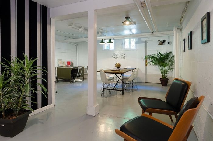 leasing office waiting lobby at park avenue gardens