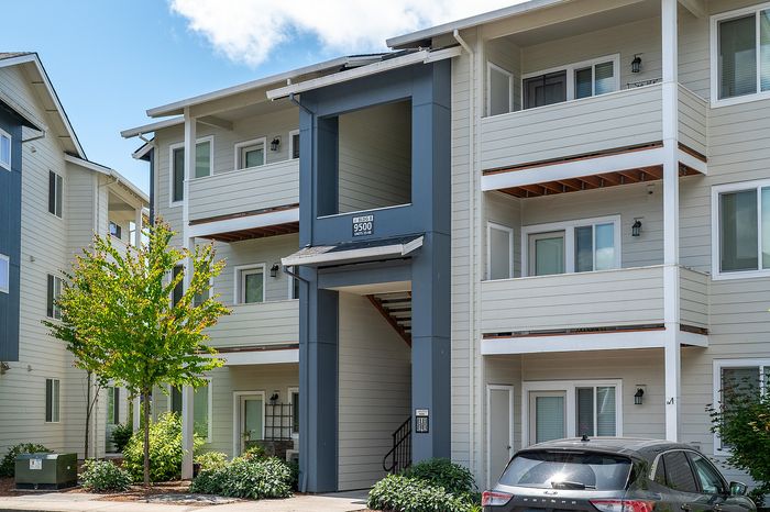 Apartments exterior at Alderbrook in Vancouver, WA