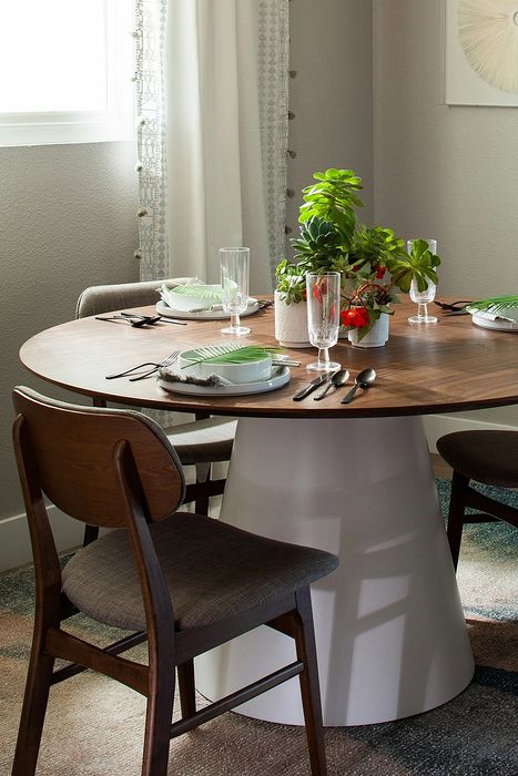 round dining table set for 3 people