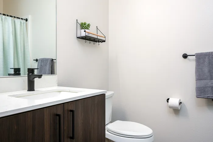 Fully Furnished One-Bedroom, One-Bathroom Floor Plan Bathroom