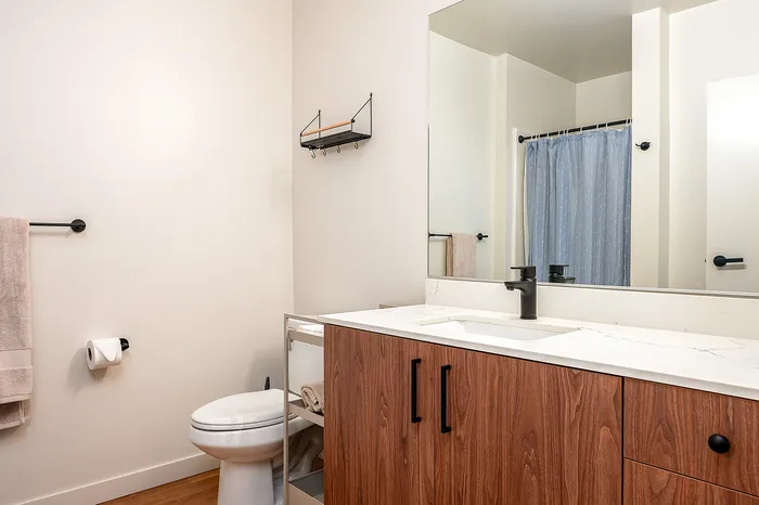 Fully Furnished One-Bedroom, One-Bathroom Floor Plan bathroom