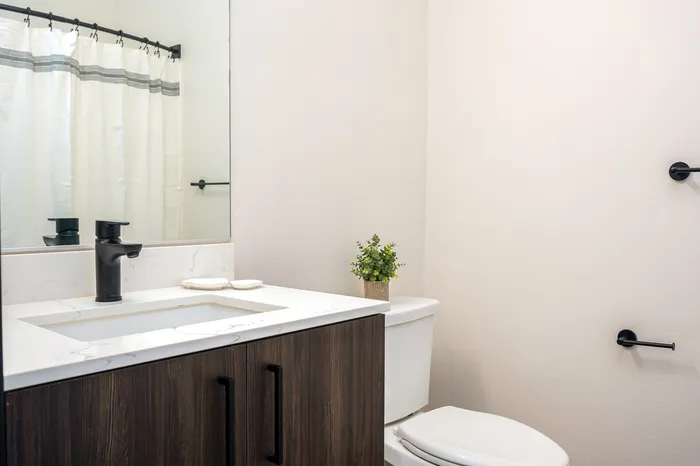 Community Guest Suite bathroom