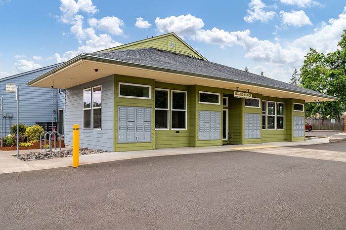 parcel pickup lockers at boulder gardens apartments