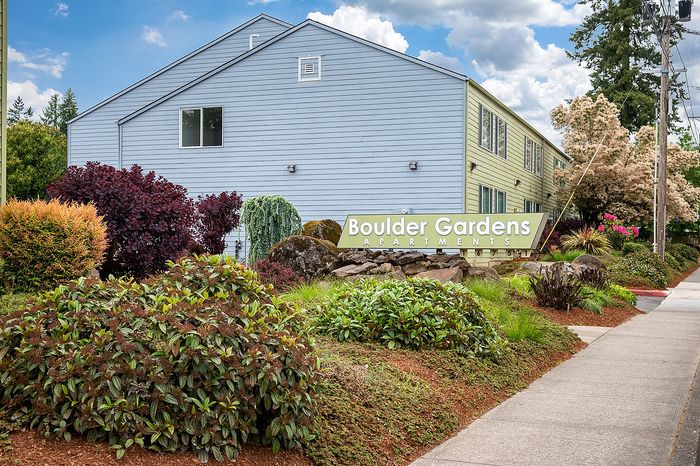 exterior of boulder gardens apartments
