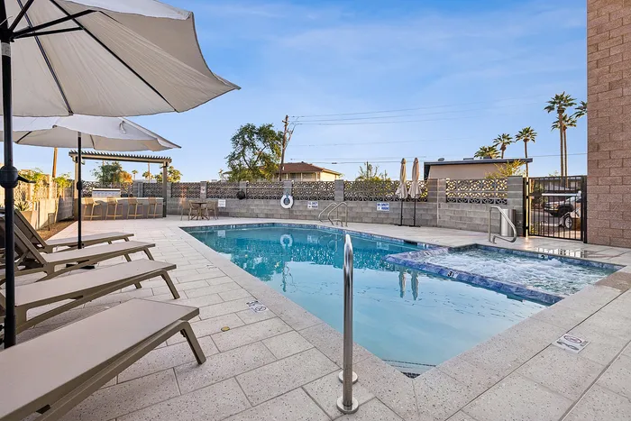 pool and hot tub with lounge area at asa apartments