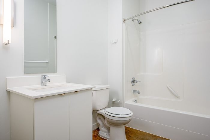 Cassi Apartments - bathroom with shower/tub white countertops and cabinets