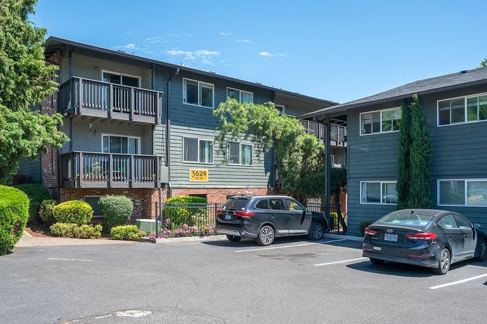 Creston Villa exterior parking lot, blue exterior paint
