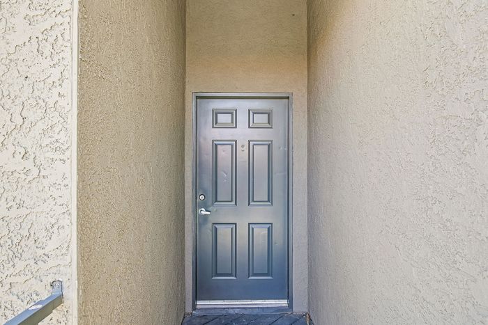 entrance to 1x1 at ventura villas apartments