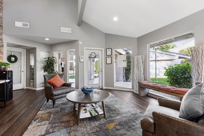 Lobby at Silver Creek with seating