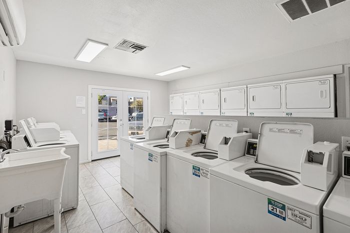 Laundry facility at peoria grand
