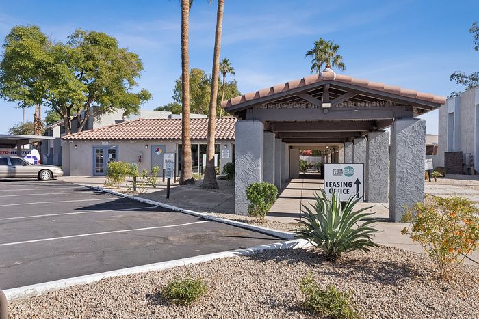 Entrance to Peoria Grand with parking