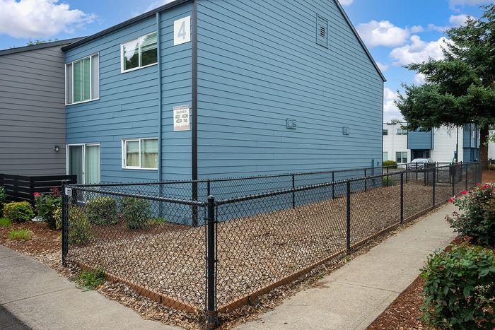 Boulder Gardens Exterior Dog run