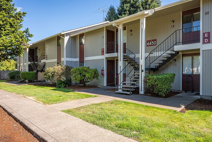 Exterior of Cedar Park apartments
