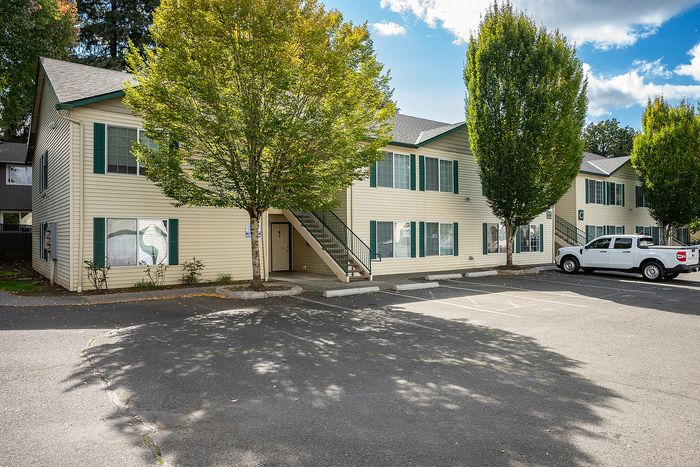 Exterior of buildings at Arborlane Apartments