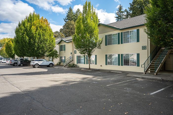 Exterior of buildings at Arborlane Apartments