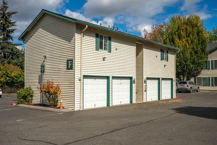 Exterior of buildings at Arborlane Apartments