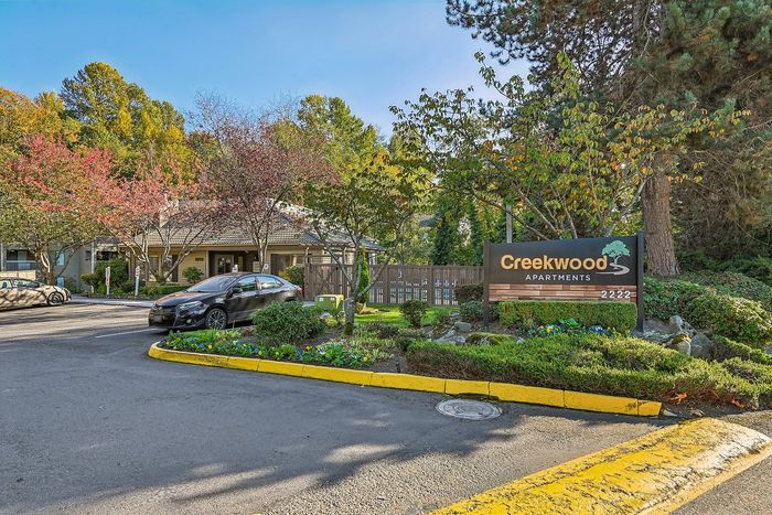 Creekwood apartments monument sign