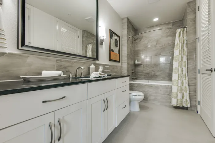 Spacious Primary Bathroom | The James | HOUSTON, TEXAS
