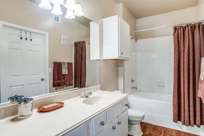 The Lodge at Spring Shadows Bathroom | Memorial City Living | Houston,TX Apartments