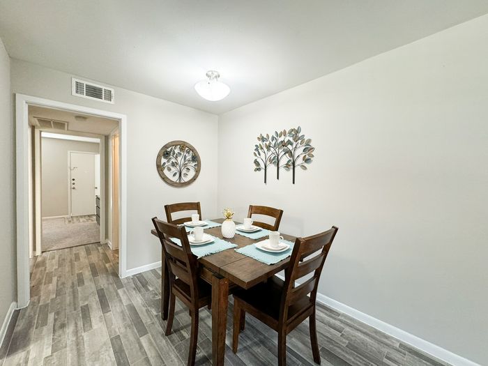 Memorial City Apartments Dining Setup | Houston, TX