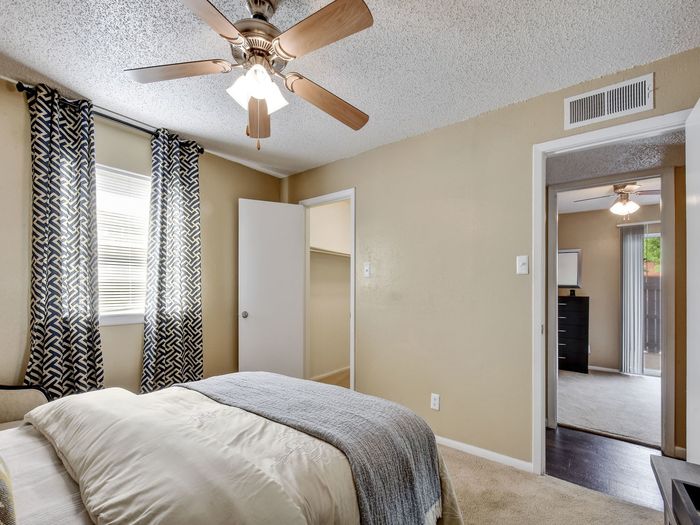 Hunter's Glen Apartments - San Antonio TX