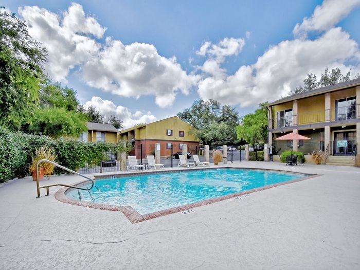 Hunter's Glen Apartments - San Antonio TX