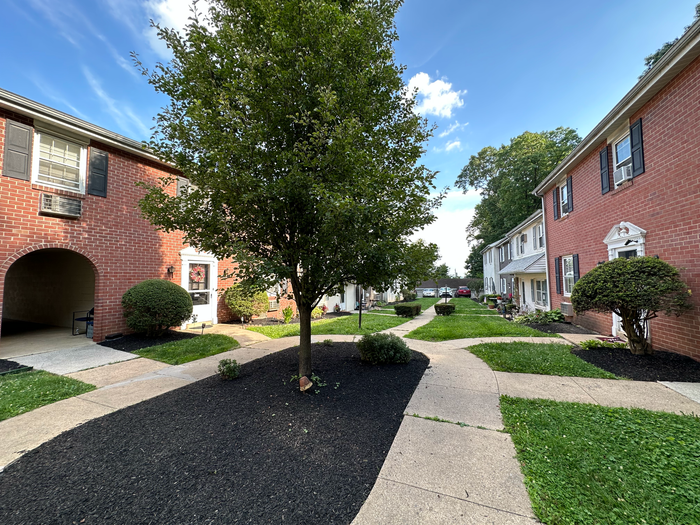 beautifully landscaped grounds at hampshire place