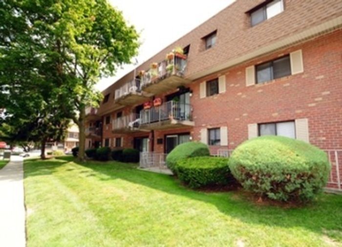 Lincoln Court Exterior