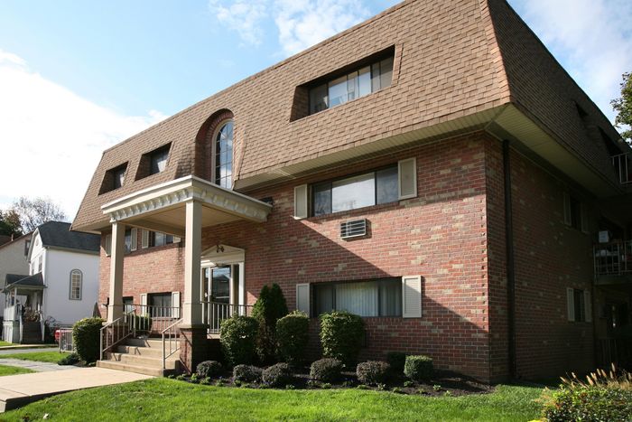 Lincoln Court Exterior