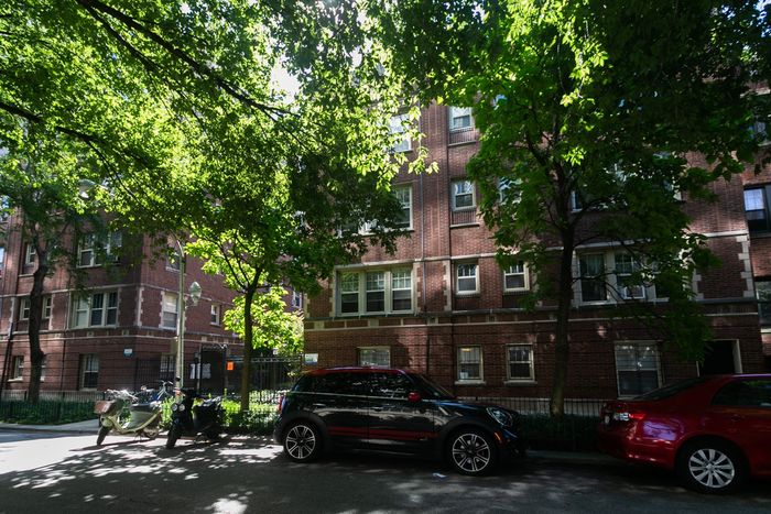 Exterior of 517-25 West Brompton a sixty two unit red brick courtyard building on a tree lined street in Lakeview.
