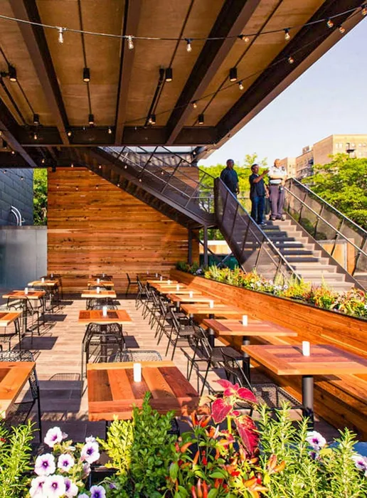 A Hyde Park neighborhood restaurant with an outdoor patio.  Near great restaurants and shopping.