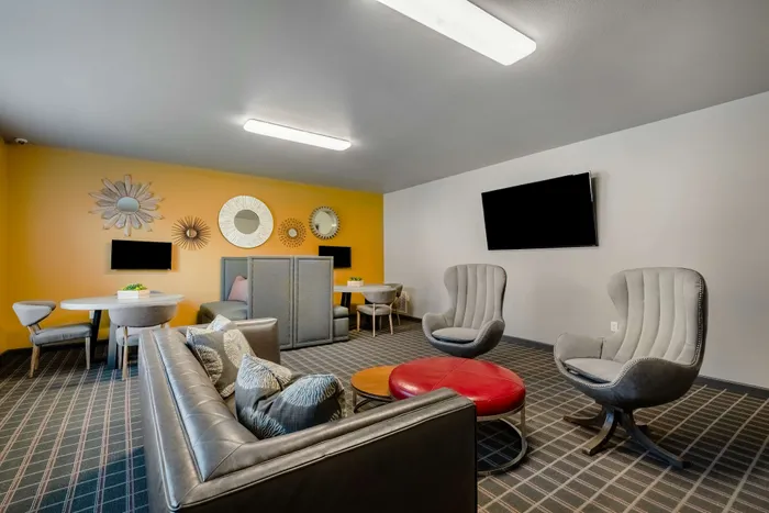 Resident lounge with stylish furniture and entertainment options in a Carrollton, TX apartment community.