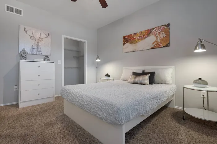 bedroom with plush wall-to-wall carpeting