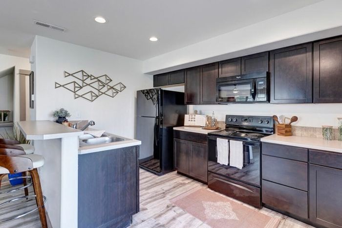 Black Appliances | Apartments to Rent | Navigator Villas