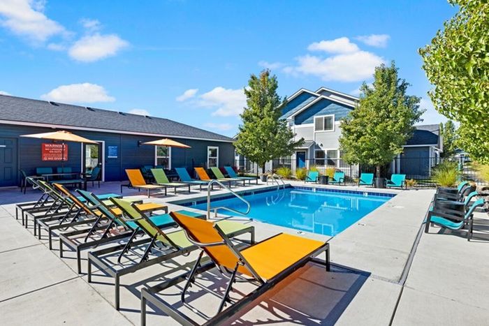 Sparkling Pool | Pasco Wa Apartments For Rent | Navigator Villas