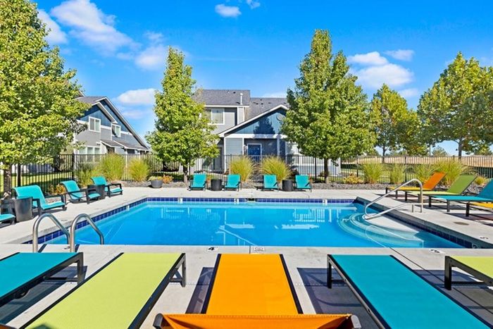 Sparkling Pool | Pasco Wa Apartments For Rent | Navigator Villas