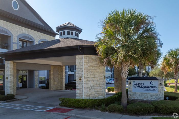 Leasing office entrance at Mansions at Moses Lake, Texas City, TX