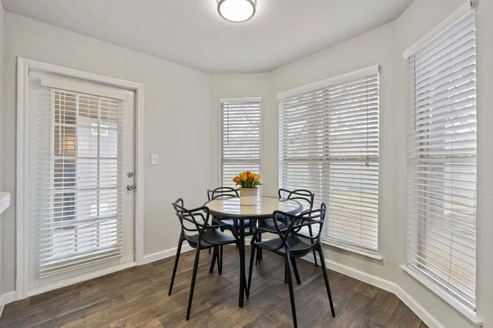 Modern dining room with stylish furniture in Ovation Apartments, Austin, TX