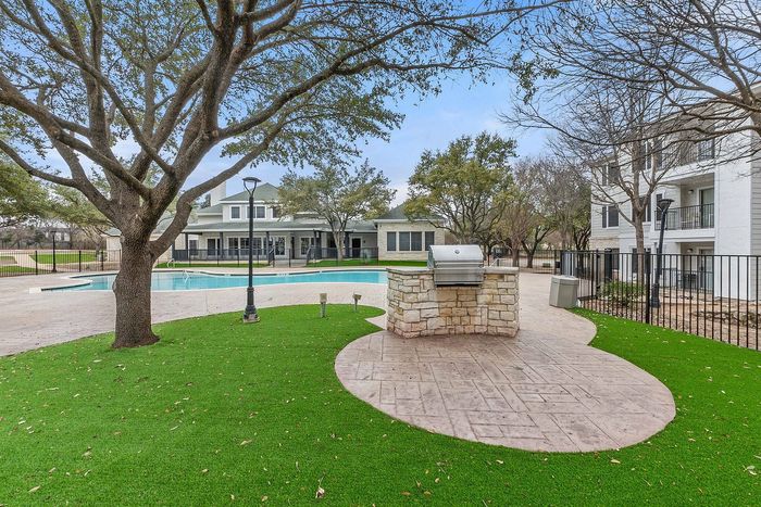 Grilling area at Fort Branch, Truman's Landing, Austin, TX with modern BBQ amenities