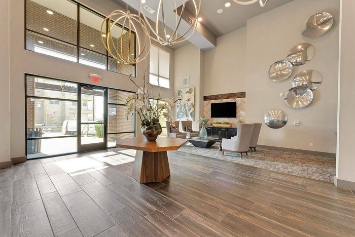 Grand entrance lobby with modern chandelier and contemporary decor at Discovery Park Apartments