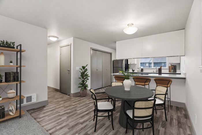breakfast nook in unit at Vibe Appartments