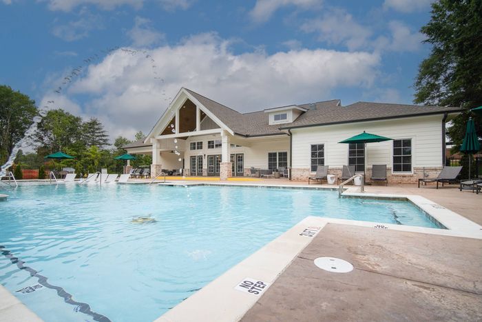 sparkilng pool