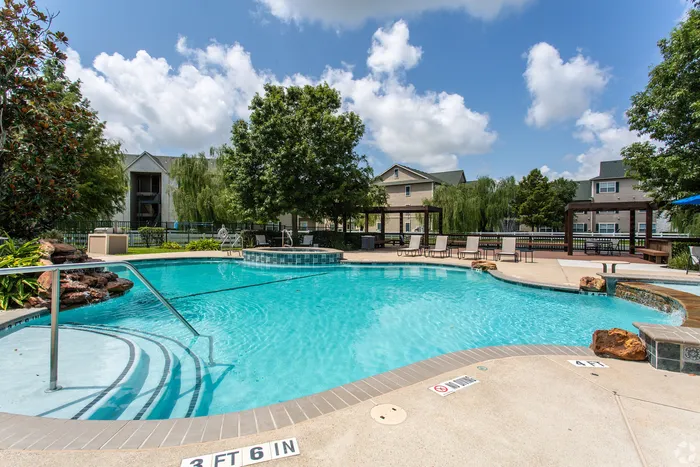 Pool with Hot tub