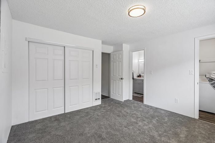 Large bedrooms with closets