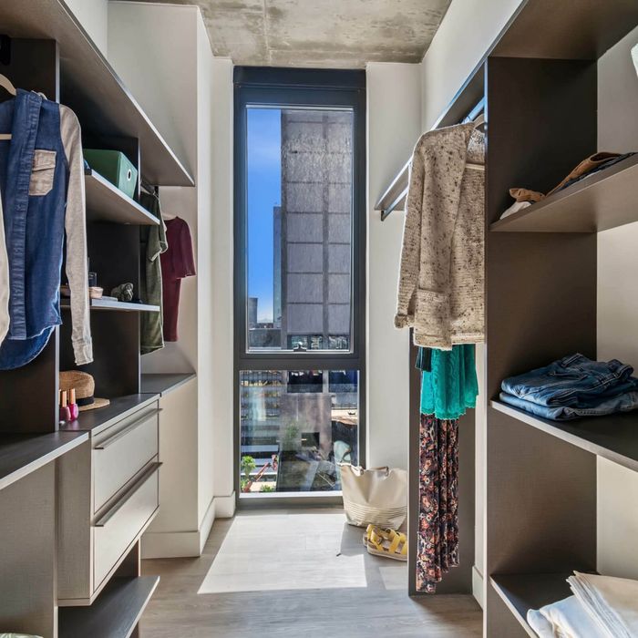 Spacious Closets Apartments in Phoenix, AZ | X Phoenix