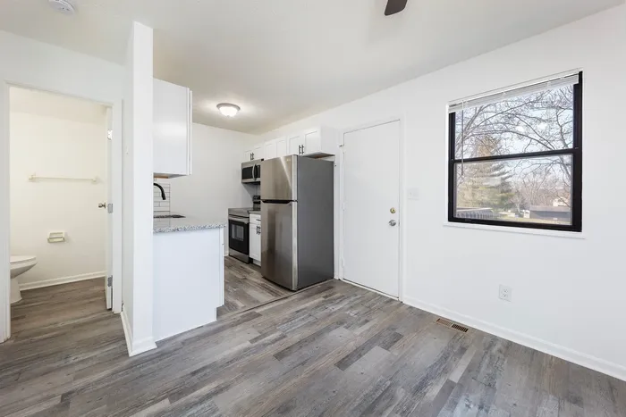 Spacious floor plan with fully renovated kitchen and vinyl wood flooring throughout. Explore Fairfield Square apartment and townhome options in Fairfield, OH.