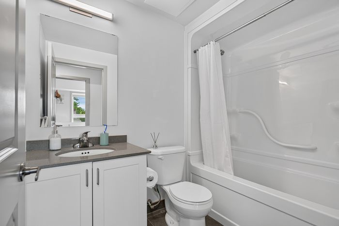 Mural Kingston I - Modern Bathroom
