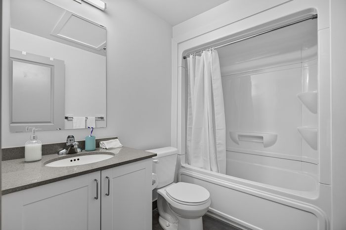 Mural Kingston I - Modern Bathroom